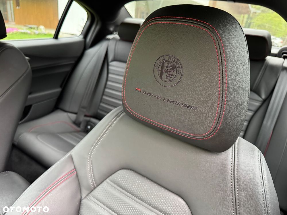 Alfa Romeo Giulia 2.0 Turbo Competizione Q4 - 11