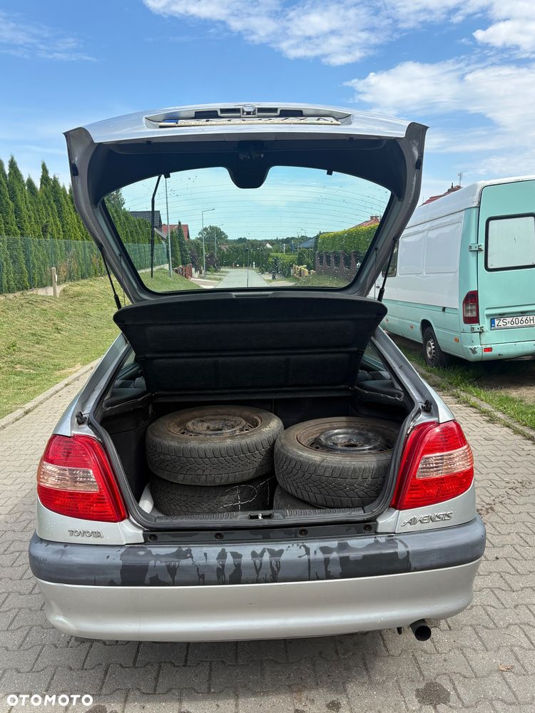 Toyota Avensis - 11