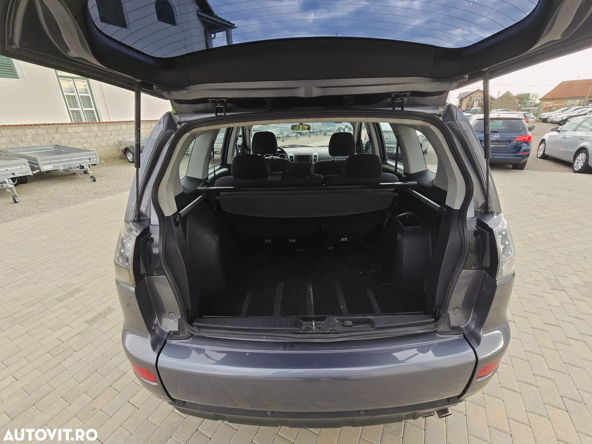 Mitsubishi Outlander 2.0 DI-D 4WD Invite - 13