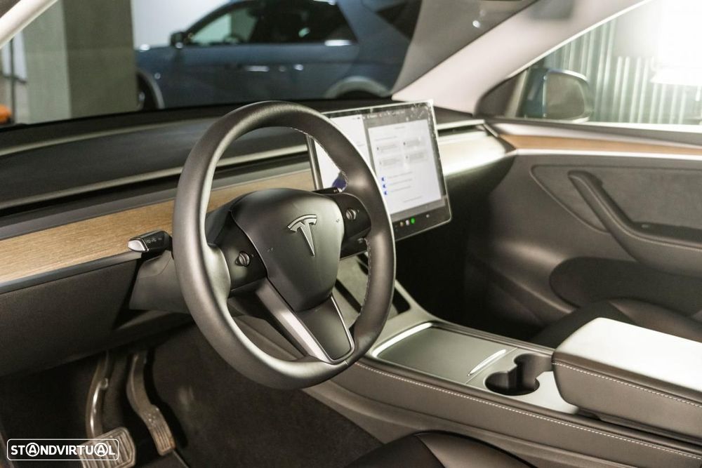 Tesla Model Y Long Range Dual Motor AWD - 17