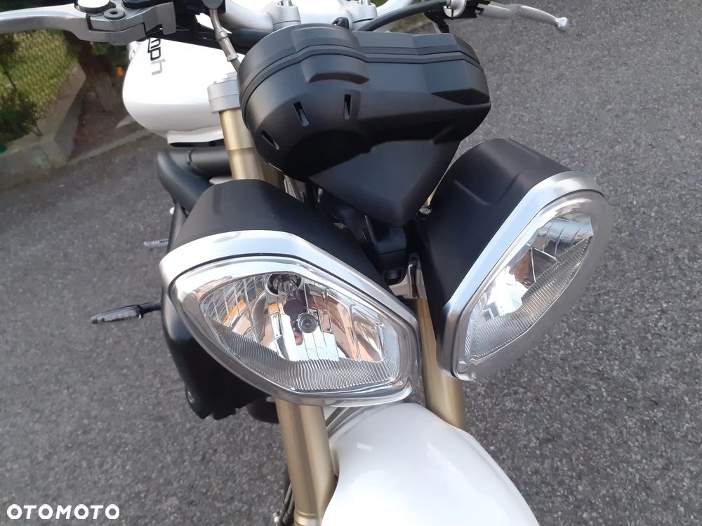 Triumph Street Triple - 22