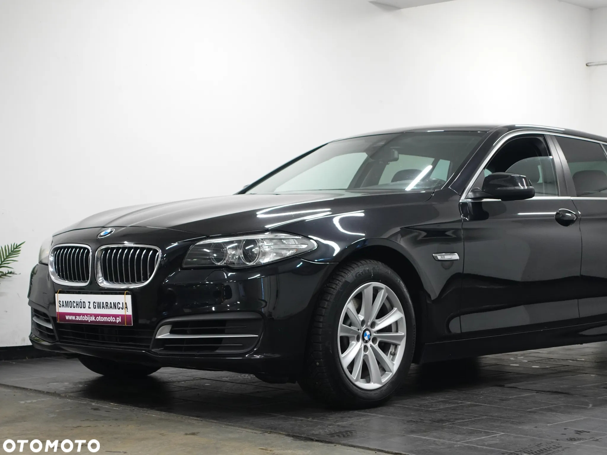 BMW Seria 5 520d xDrive Touring - 16