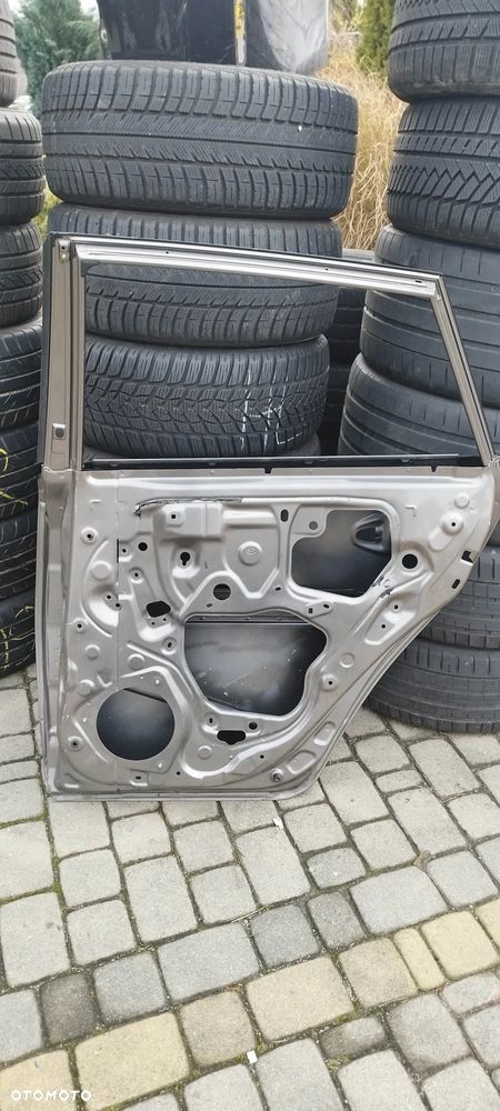 prawy tył auris 2 drzwi - 2