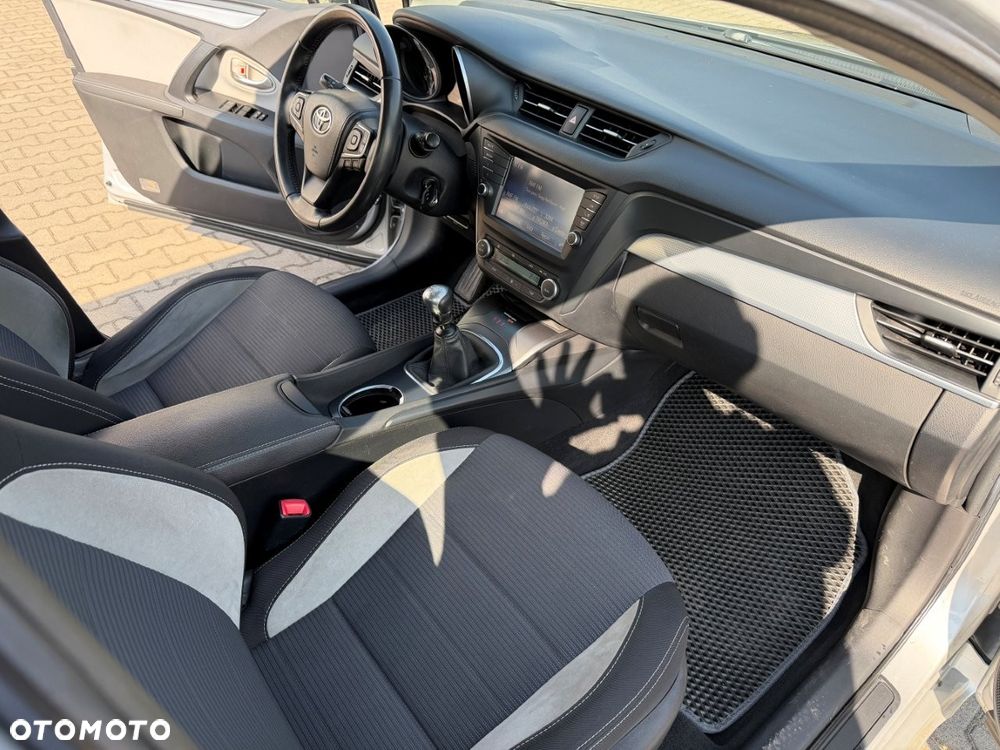 Toyota Avensis 2.0 D-4D Premium - 10