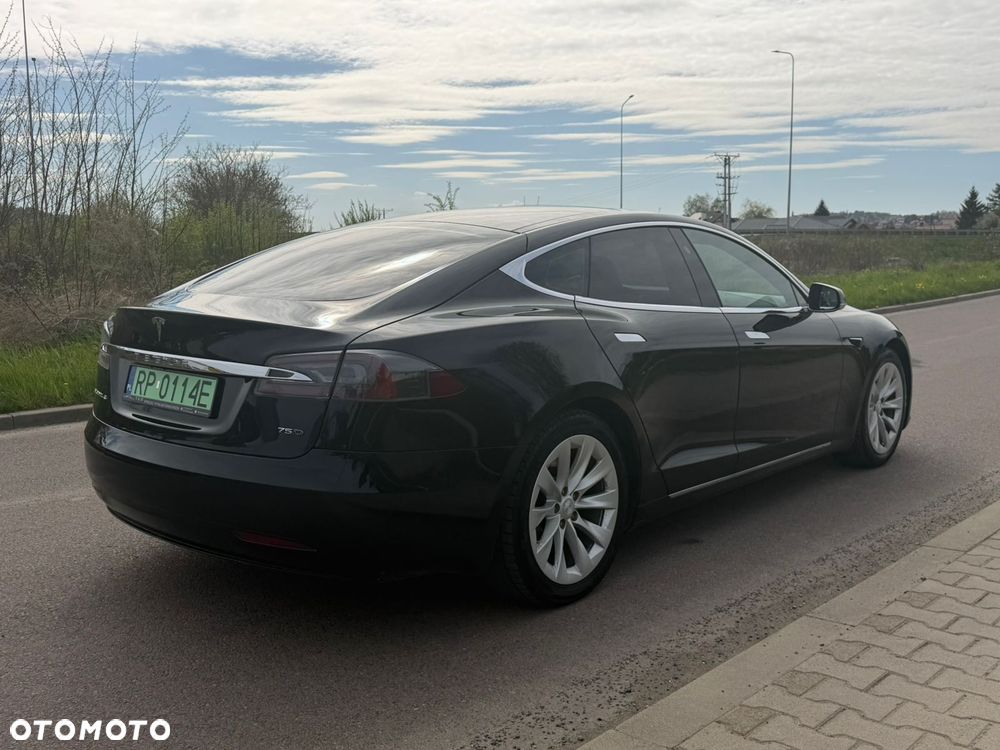 Tesla Model S - 8