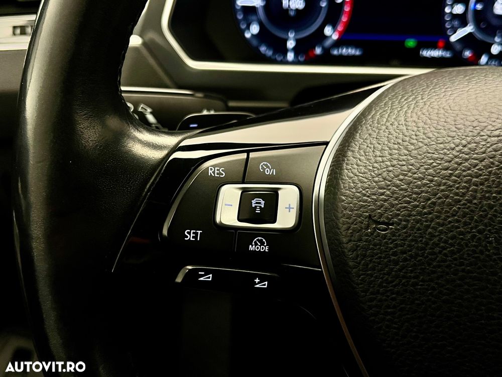 Volkswagen Tiguan - 32