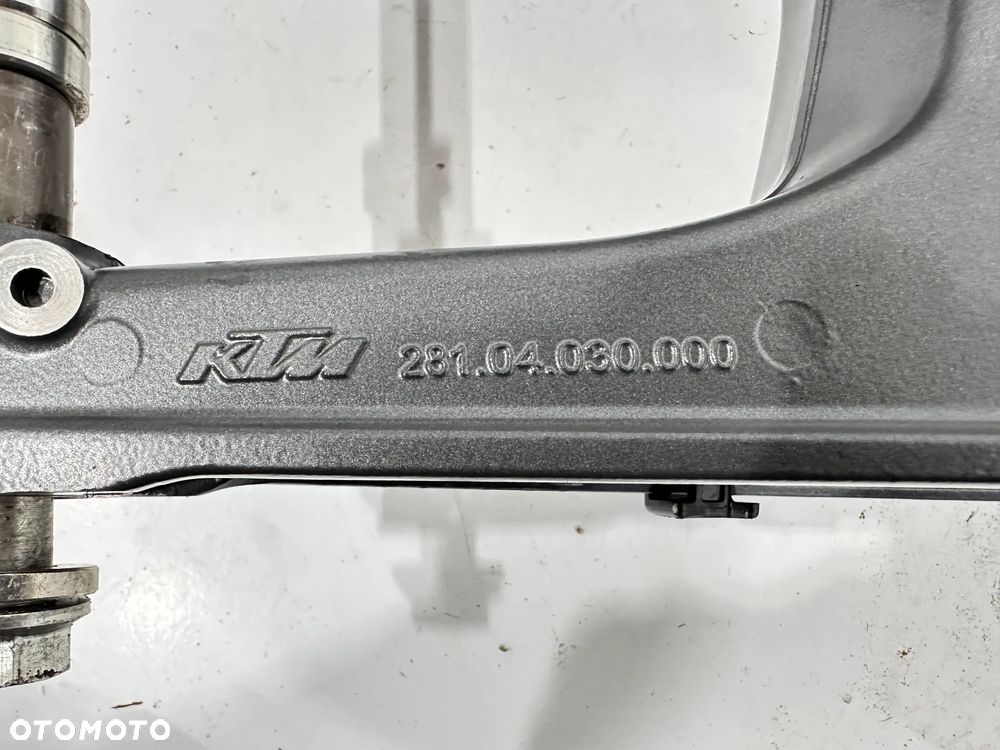 Wahacz tył kpl KTM Duke 125   17-23r - 10