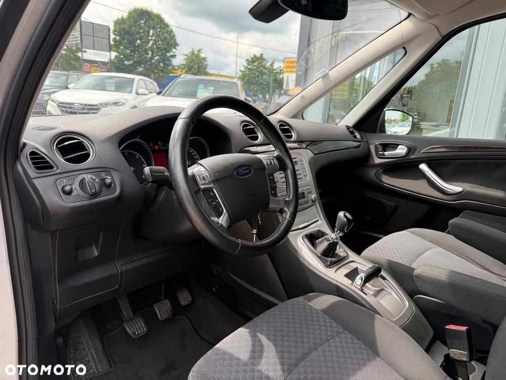 Ford Galaxy - 16