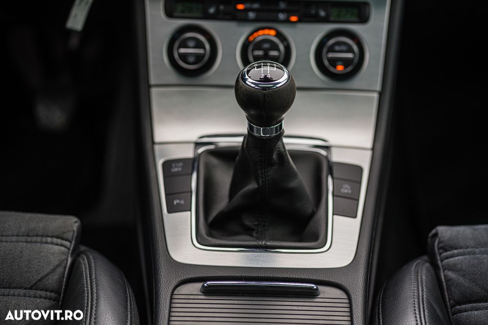 Volkswagen Passat Variant 2.0 TDI DPF Highline - 18