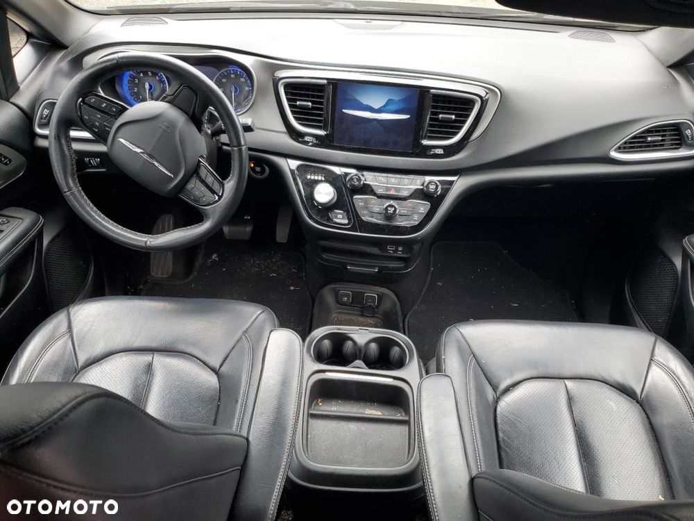 Chrysler Pacifica - 4