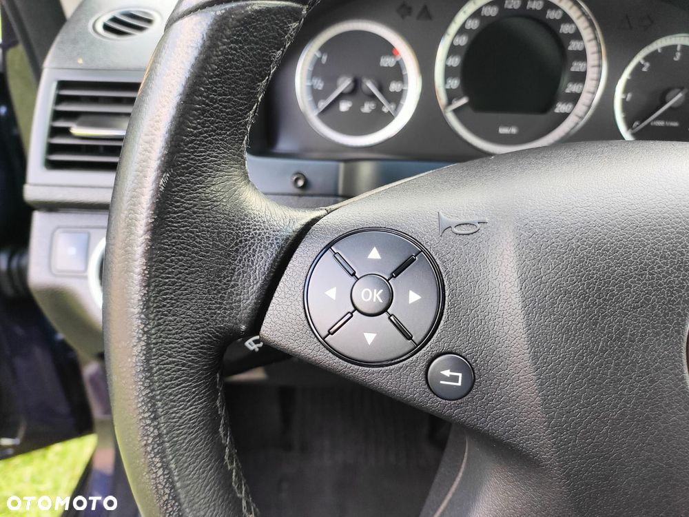 Mercedes-Benz Klasa C 200 CDI DPF (BlueEFFICIENCY) Avantgarde - 31