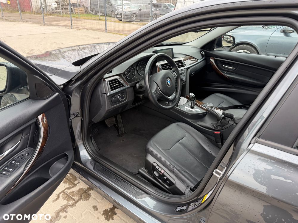 BMW Seria 3 328i xDrive Luxury Line - 14