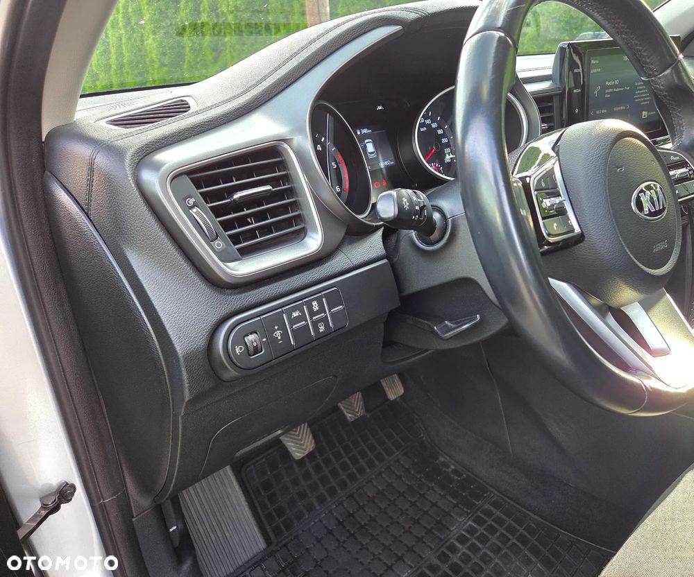 Kia Ceed 1.6 CRDi mHEV M - 22