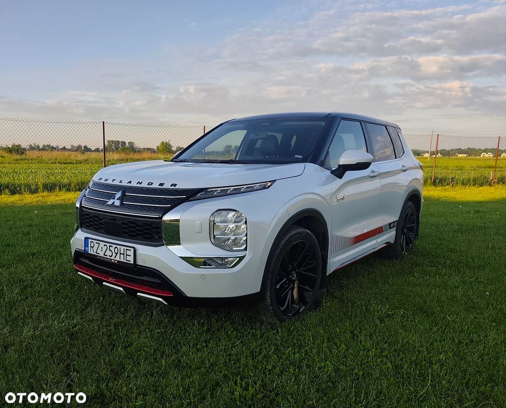 Mitsubishi Outlander - 2