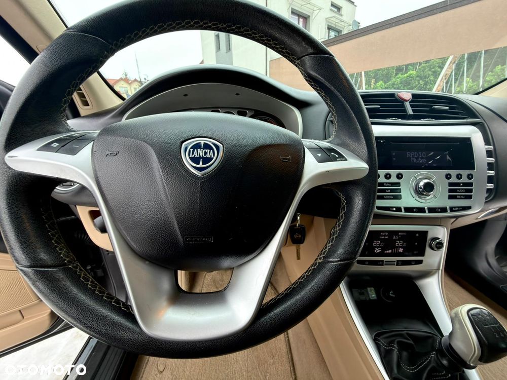 Lancia Delta 1.4 T-Jet 16v Oro - 24