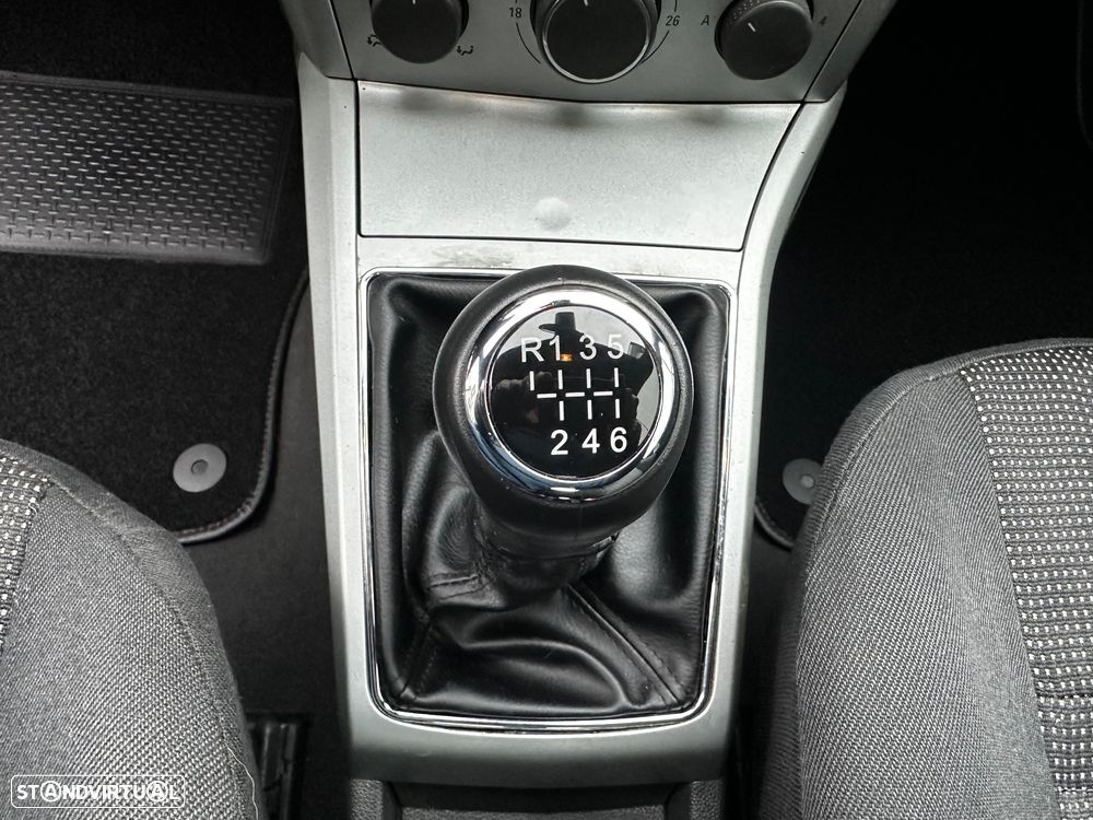 Opel Astra GTC 1.3 CDTI - 15