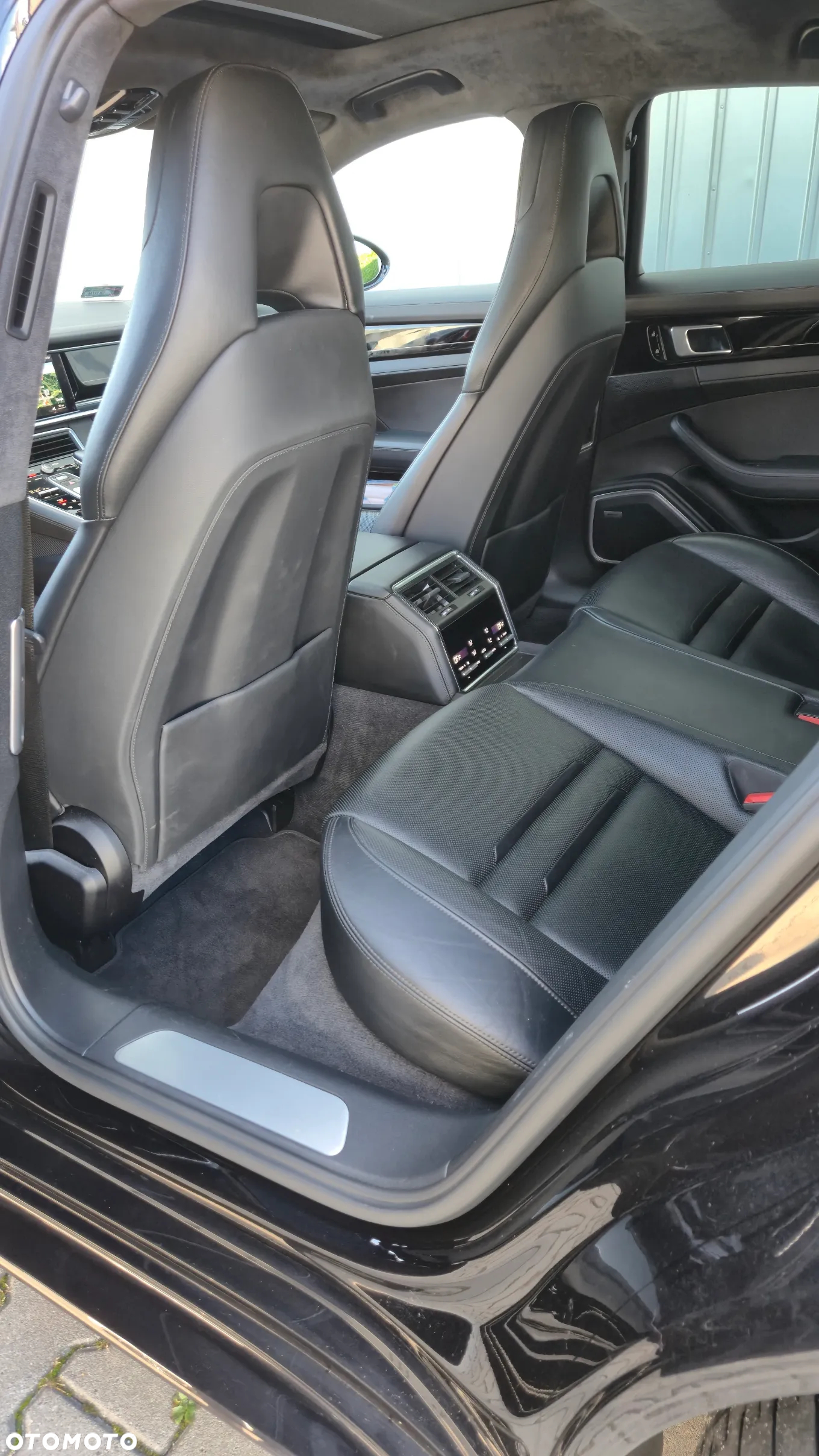 Porsche Panamera 4 E-Hybrid 10 Years Edition - 12