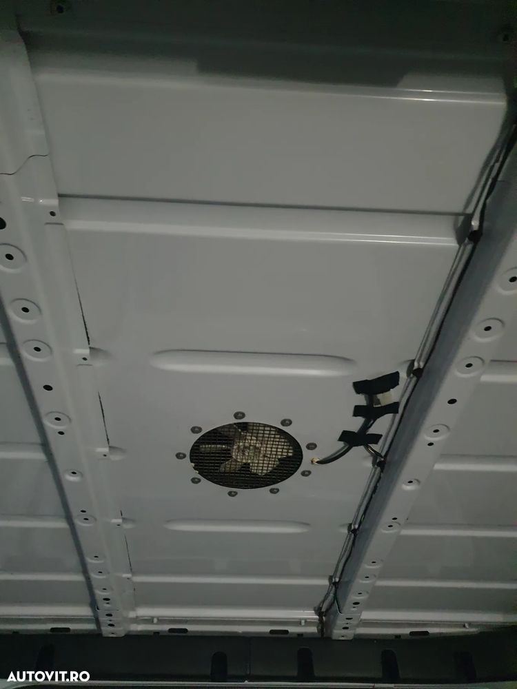 Mercedes-Benz Sprinter - 22