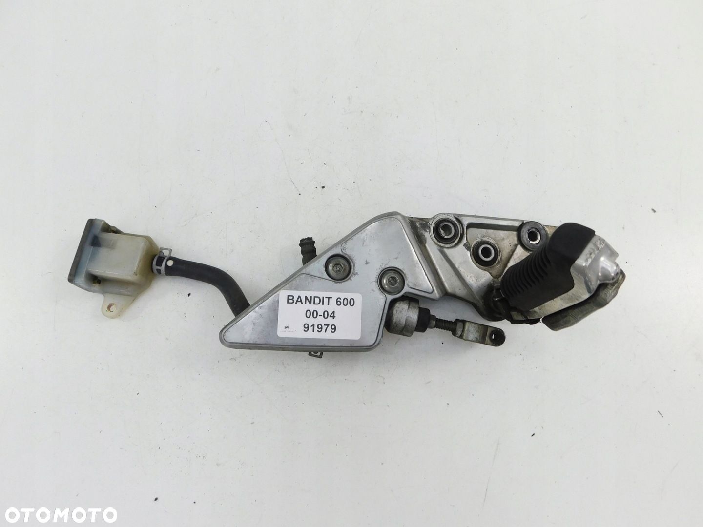 SUZUKI BANDIT 600 00-04 SET PODNÓŻEK KIEROWCY PRAWY  POMPA HAMULCOWA - 1