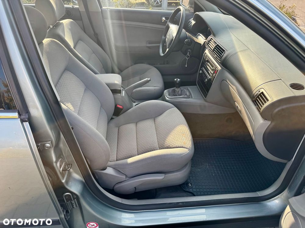 Volkswagen Passat 1.9 TDI Comfortline - 11
