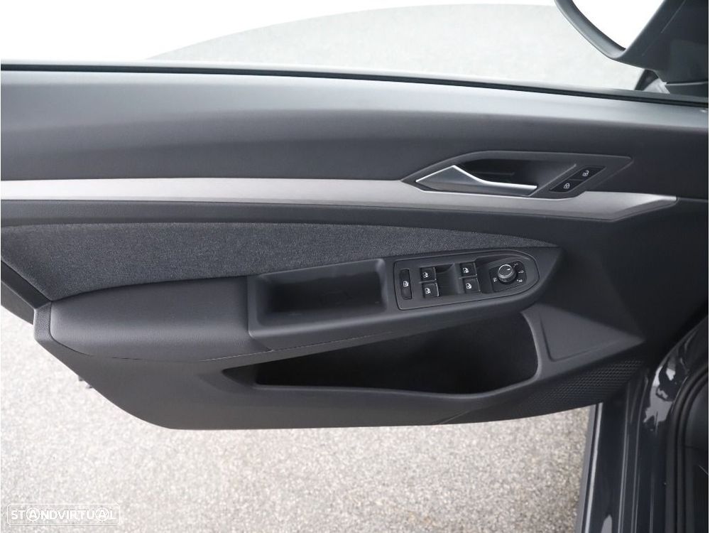 VW Golf 1.5 eTSI Style DSG - 24