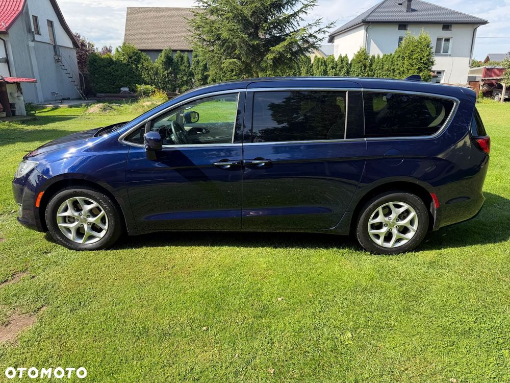 Chrysler Pacifica - 2