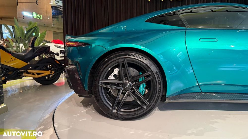 Aston Martin V8 Vantage - 5