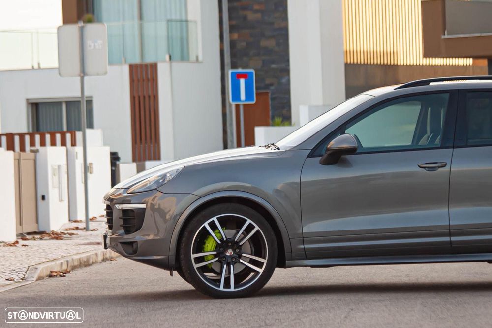 Porsche Cayenne S - 27