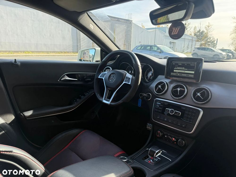 Mercedes-Benz CLA 45 AMG 4-Matic - 10
