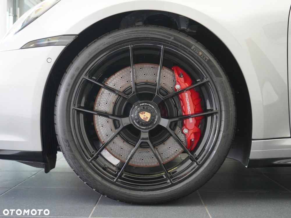 Porsche 911 Targa T-Hybrid 4 GTS - 11