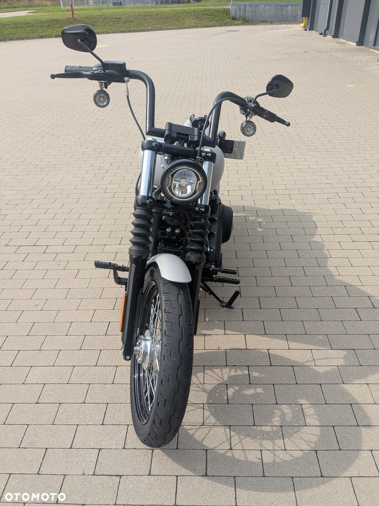 Harley-Davidson Softail Street Bob - 12