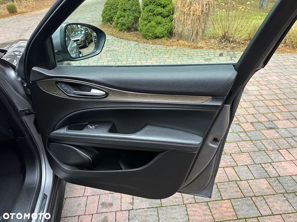 Alfa Romeo Stelvio 2.0 Turbo 16V AT8-Q4 B-Tech - 25