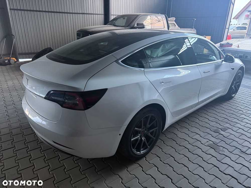 Tesla Model 3 - 11