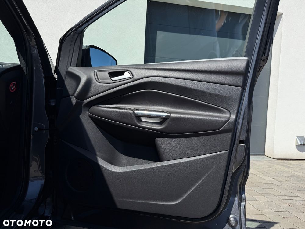 Ford Kuga 1.5 EcoBoost 2x4 ST-Line - 29