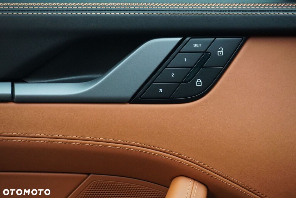 Porsche 911 Carrera S - 15