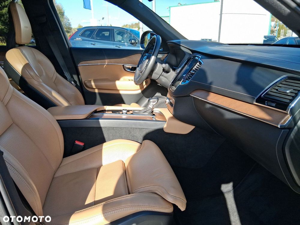 Volvo XC 90 - 9