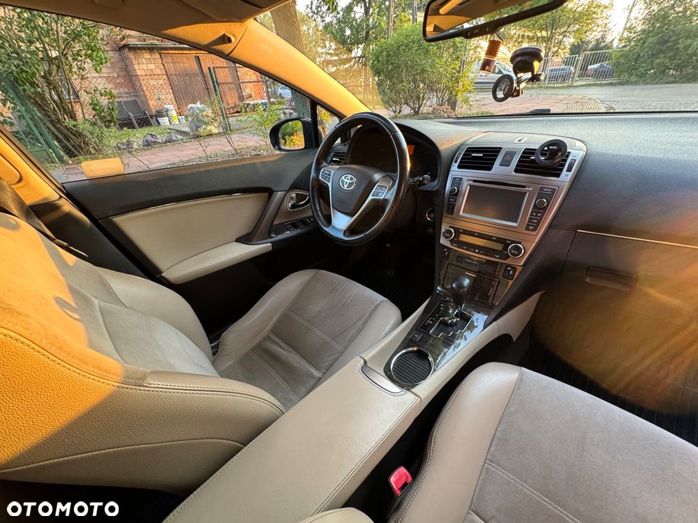 Toyota Avensis 1.8 Prestige MS - 11