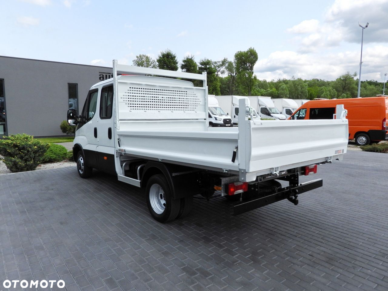 Iveco DAILY 35C14 WYWROTKA PODWÓJNA KABINA DOKA 6 MIEJSC TEMPOMAT BLIŹNIACZE KOŁA KLIMATYZACJA  140KM - 10