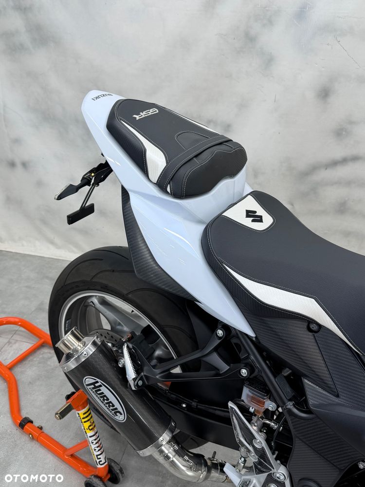 Suzuki GSR - 17