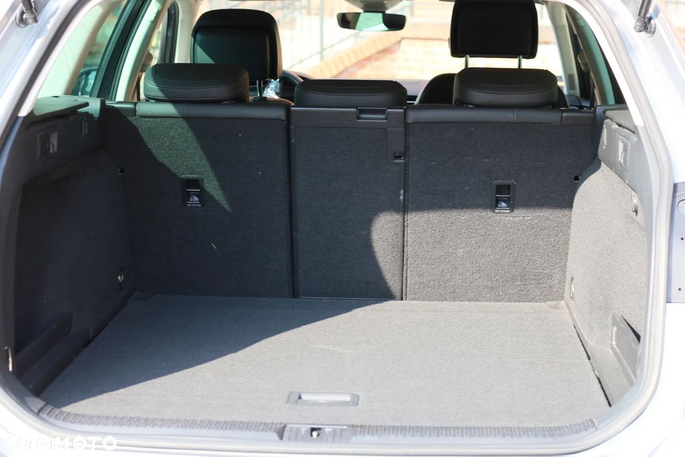 Volkswagen Passat - 16