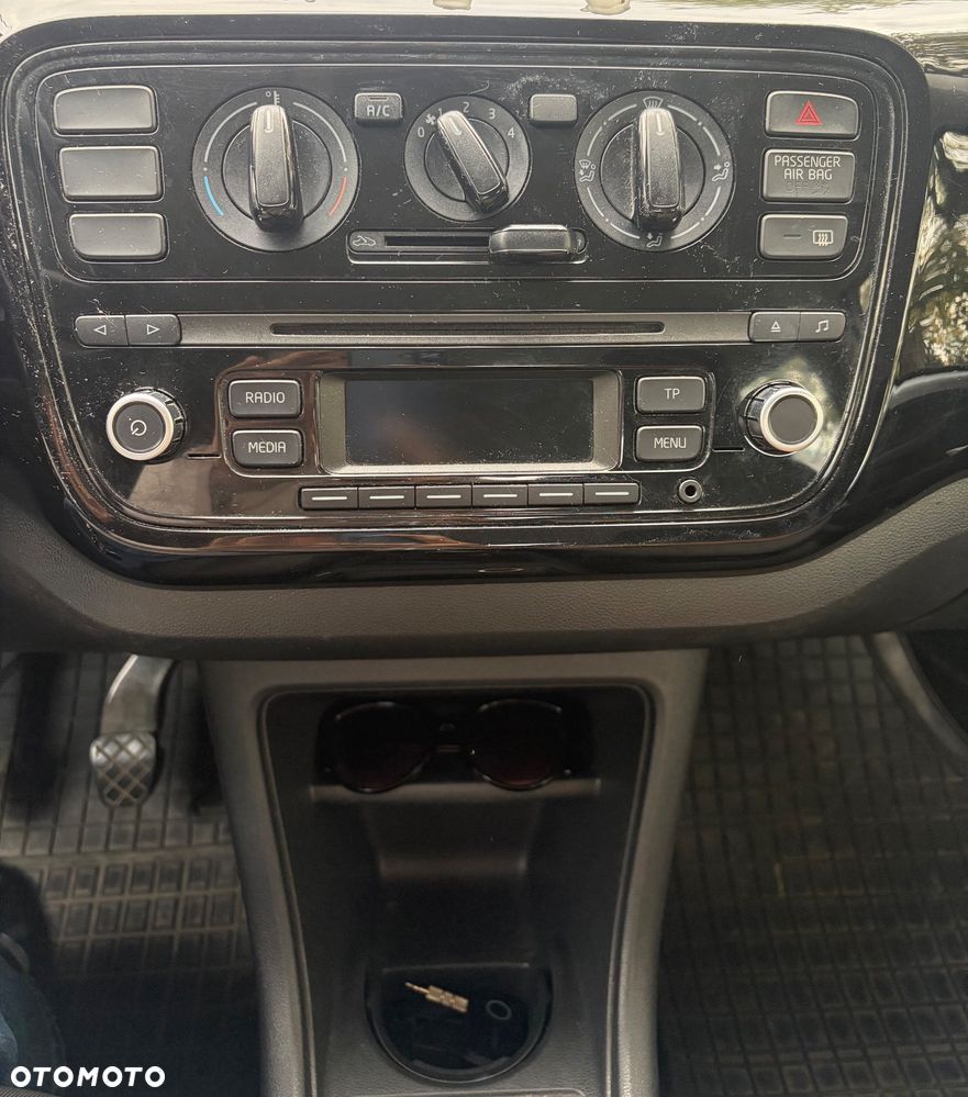 Volkswagen Up 2013 photo 5