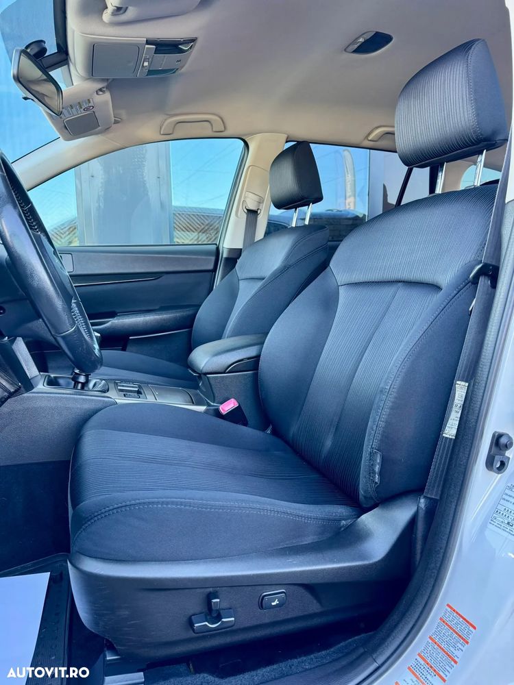 Subaru Legacy Kombi 2.0D Sport - 32