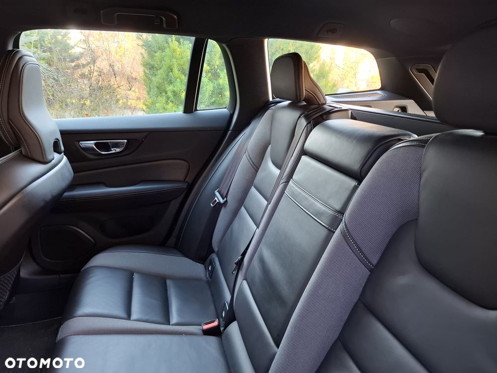 Volvo V60 D3 R-Design - 26