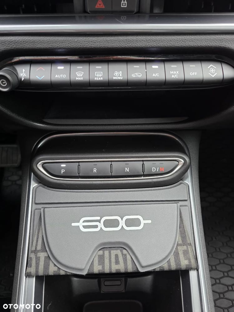 Fiat 600 1.2 Turbo Icon eDCT - 16