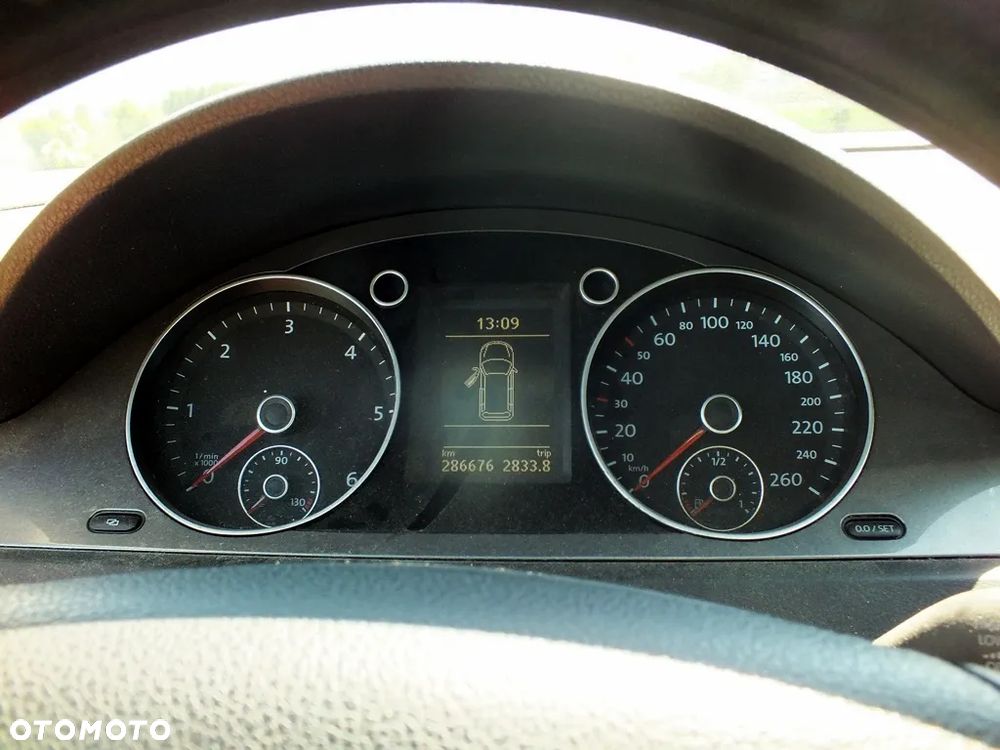 Volkswagen Passat 2.0 TDI DPF BlueMotion Technology Comfortline - 9