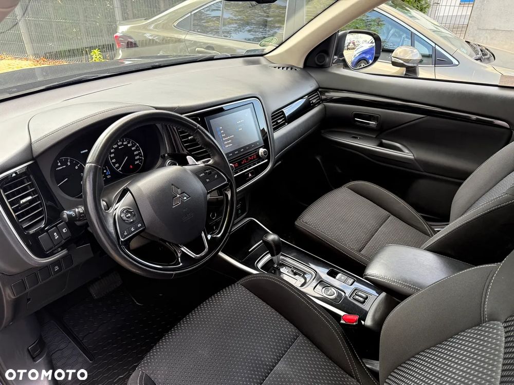 Mitsubishi Outlander 2.0 Intense + 4WD CVT - 7