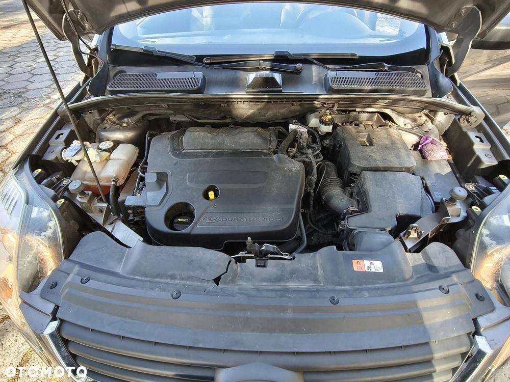 Ford Kuga - 10