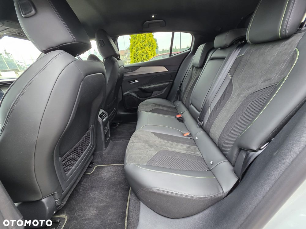 Peugeot 408 ver-1-2-puretech-gt-s-s-eat8 - 16