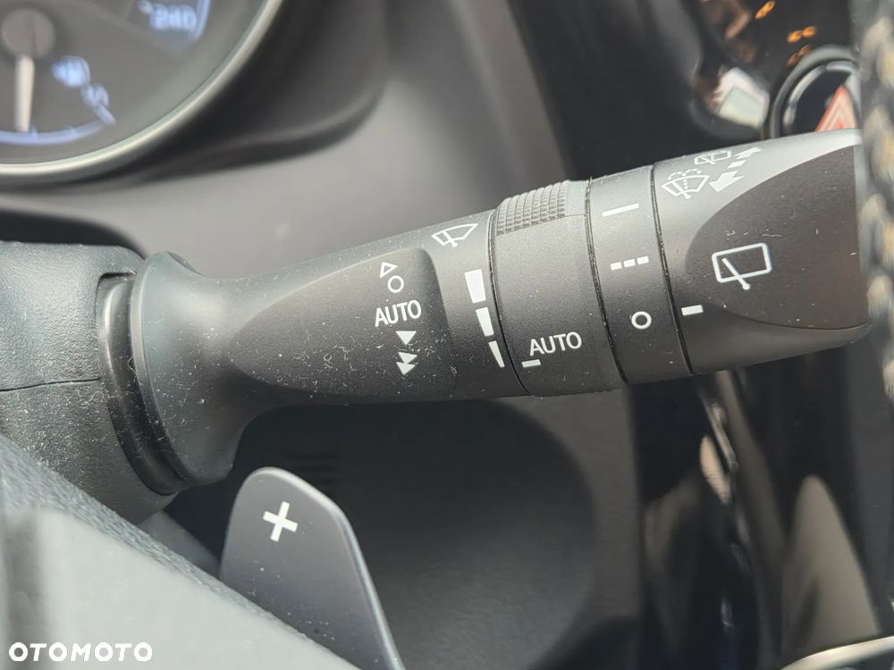 Toyota Auris 1.6 Selection MS - 23