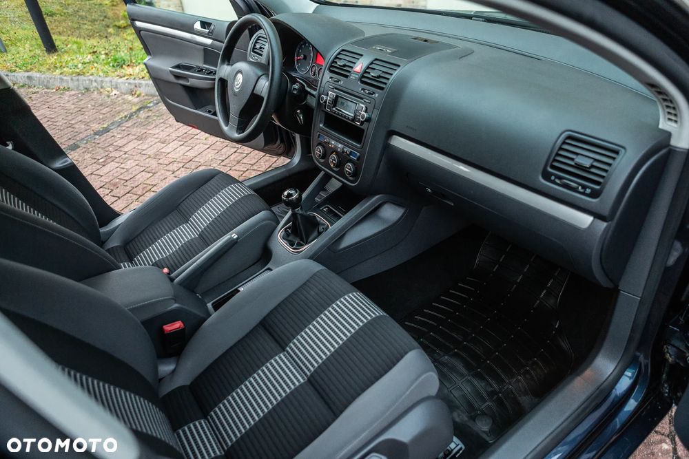 Volkswagen Golf - 28